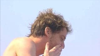 これぞ愛の国！？「ハイダイビング」のフランス選手が地上27メートルからエクストリーム“投げキス” 客席からは大歓声