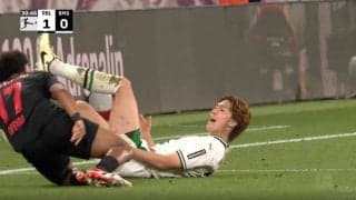 板倉滉が“報復キック”にブチギレ！殺人タックル→吹っ飛ばしてボールを奪った相手に蹴られる　バチバチの激しいマッチアップにスタジアム騒然！