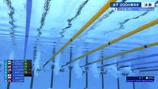 水の中で何が…？世界水泳、女子背泳ぎで三冠達成の19歳 バサロの度にどんどん開いていく差に解説もびっくり「早速出ました！」