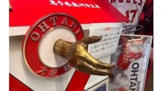 残る手術痕、ユニは未だにエ軍仕様…　大谷翔平“特大顔はめパネル”の秘密