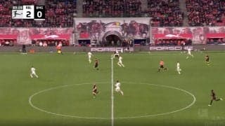 「めちゃくちゃ速くね？」「抜いたな…」ボルシアMG福田師王が最高時速33キロの爆速スピードで全速力ダッシュする瞬間　足が止まっている味方選手をブチ抜いて帰陣