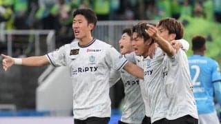 湘南ベルマーレは残留争いクラスから脱却できるか　山口智監督が今季目指す「全員が同じ絵を描く」スタイル