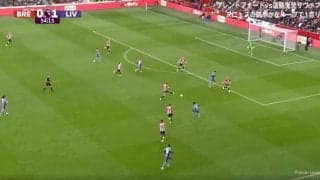 「変態パス！」「もはや意味不明」なんでそこを通す？予想を遥かに超えた“完璧スルーパス”が炸裂した瞬間　解説者を思わず唸らせた… 復活した“サラー神”によるスーパーアシスト