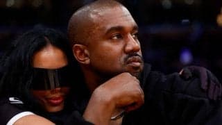 「試合見えてる？」「完全に不審者」カニエ・ウェストがCL観戦も、衝撃の服装にサッカーファン仰天「多分サッカー観戦に一番向いてない」