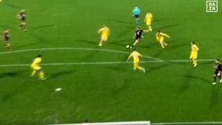 本当に18歳のDF？ 急加速ドリブル→卓越ミドル→クリロナ・ポーズでスタジアム歓喜！ローマ神童の衝撃ゴラッソが話題「なんてこった」「美しい」