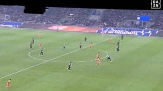 「ゲームより凄い」大バズりの“レーザービーム・パス”がブラボーすぎた瞬間！セリエA最高額DFの驚愕フィードに海外ファンは「破壊的」「足で出したとは思えない」