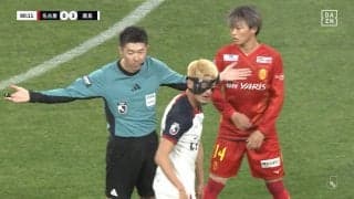 「怖すぎてちびる」バットマンがブチギレ？相手の執拗なファウルに鹿島・鈴木優磨が審判に猛抗議の瞬間　存在感抜群のスタイルにSNSでは「めちゃくちゃ守ってくれそう」「北斗の拳に登場しそう」「鷹の爪団」