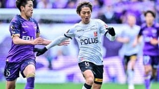 【開幕戦完敗の浦和レッズ、ピッチ上で何が起きていたのか(1)】伊藤敦樹と小泉佳穂が感じた広島のプレスのストレス……興梠慎三「いつか食われるかも、という感じがしていた」