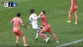 史上最悪レベルの大乱闘が発生！ 殺人タックルにメンチ切り→報復に吹っ飛ばして挑発する瞬間　ブチギレたGKが乱入&暴言で審判も止められない緊急事態