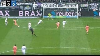 俺に打たせろよ！ 連続ゴールを狙う浅野拓磨の“ストライカーの本能”が爆発した瞬間　パス要求のジェスチャー→決定機に貰えず天を仰ぐ