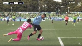 もはや交通事故レベル！「死ぬだろ…」「エグすぎる」GKを引きずりながらドリブル突破→豪快ゴールを炸裂した瞬間　川崎フロンターレ新加入のブラジル人FWのエグすぎる強靭フィジカル