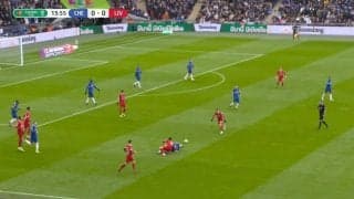 「怖すぎる！」「死ぬだろ…」リバプール遠藤航がボールを狙わず“報復タックル”を炸裂した瞬間　ファウル上等！チーム1位のデュエル王同士の激しすぎる中盤の攻防