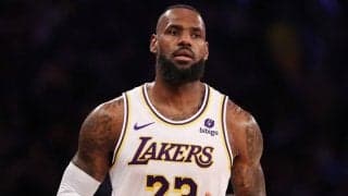 これまでのキャリア21年目の選手たちとは“別格”のプレーを見せるレブロン・ジェームズ