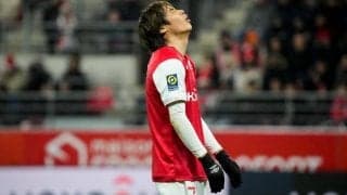 「危ねえ」「GK先に動いてたか」伊東純也がPK失敗も相手GKの反則で蹴り直し、2本目は別の選手が蹴って成功「GKのルール違反だからもう一度蹴って欲しかった」