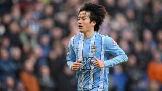 プレミア昇格争いを牽引していた坂元達裕のシーズンが終了…空中戦で落下し背中を強打、監督が認める「残りのシーズンを欠場する」