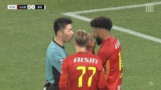 「お願い」ゴールが認められず審判に懇願？の珍場面　名古屋の新戦力が妨害行為でファウル→CKからの直接ゴールが幻になった瞬間 「競っただけでファールはやめて」