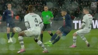 「もはや暴力！」「怖すぎる」怪物エンバペが“殺人級”ダイレクト弾丸シュートを炸裂した瞬間　5シーズン連続得点王のコースを狙った強烈な一撃