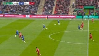 「変態パス！」「カッコ良すぎるだろ」リバプール遠藤航がワンタッチターン→守備陣を切り裂く“神スルーパス”を炸裂した瞬間　決勝の大一番で魅せたスーパープレーにスタジアム騒然