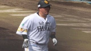 鷹・山川穂高が古巣・西武を相手にキツい“恩返し”　逆転2ラン放ち、どすこいポーズも披露