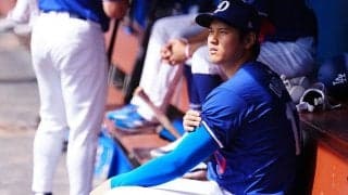 山本由伸の後ろで「存在感強い」　漂う監督の風格…仁王立ち＆腕組みの大谷翔平