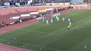 「飛びすぎだろ！」度肝を抜いた20メートル超え弾丸ロングスロー発射の瞬間　ゴールを脅かす超特大砲炸裂で「めちゃ飛ぶなw」「これでチャンスになるんだから使うわな」