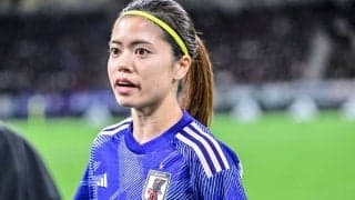 「みんなかわいすぎて癒し」「大好きなメンツ」なでしこ勝利後の、長谷川唯ら3選手を祝福する「30歳・なでしこOGとの一枚」が大反響！ 現役引退直後だけに、復帰待望の声も