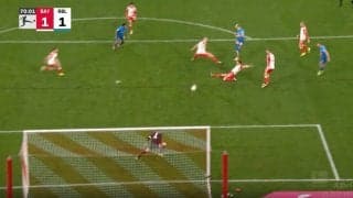 コイツがゴール前にいたらヤバい！「怖すぎる」「デカいし強いな…」 ブンデスの新怪物がDF陣を絶望させるゴールを炸裂した瞬間　“ハーランド2世”が王者・バイエルンをビビらせた一撃