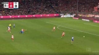 「めちゃくちゃ速くね？」「追いつくのかよ！」最高時速35キロの爆速スピードで80メートル全力ダッシュする瞬間　バイエルンの10番がピンチを阻止した“意地のディフェンス”