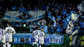 「DAZNでとらえられてましたよー！」“美人過ぎるサポーター”が公開した川崎-磐田戦での「ユニフォーム着用ライバル2ショット」が大好評！「かわいい」と歓喜の声