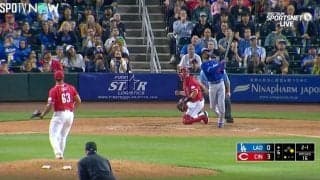 球場騒然…どこまで飛ばすんだよ！「大谷もっと打つだろ」「バカすぎる上位打線」 大谷翔平と1・2番を組む“完璧超人”ベッツがエグすぎる軌道のホームランを叩き込む瞬間