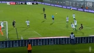 「変態キック！」「カッコ良すぎるだろ」守田英正が劇的ゴールをスーパーアシスト　天才的な動き出し→倒れながらダイレクト“神クロス”を炸裂した瞬間