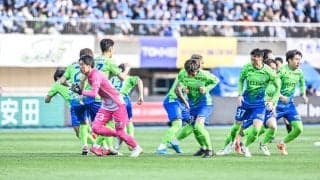 「どんだけオシャレなんだよw」J1湘南DFが「デザインセットプレー」で見せた“ヒールフリックアシスト”に驚きの声続々！ 2人が並んだCKから鮮やかすぎる流れでゴール奪う