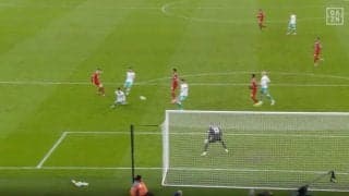 「中村俊輔かよ！」「変態シュート」神タッチ→美しすぎる“右足アウトサイドキック”が炸裂した瞬間　リバプール期待の若手がゴールを呼び込んだ技アリの一撃