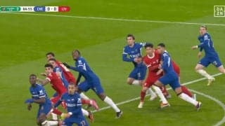 批判殺到！「審判説明しろよ」「不運すぎる」リバプール遠藤航が“幻の神ブロック”を炸裂した瞬間　本当にオフサイド？サポーターはブチギレ！ゴール取り消しシーンが物議を醸す