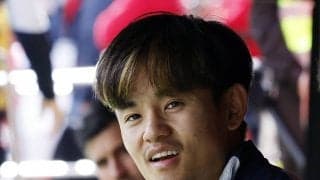 久保建英はベンチからカメラ目線　PSG戦を見据えてセビージャ戦は温存