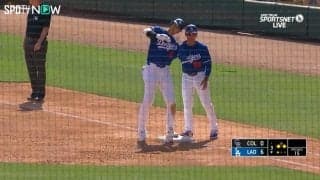 私もされたい！大谷翔平、ベースコーチとの「ヘルメットこつん」が早くもファンの間で「かわいい」と話題沸騰