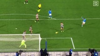 「エグすぎ！」豪快な“高難度ダイレクトボレー”が炸裂！ セリエA最優秀選手の美しいゴラッソにファン大興奮「姿勢が綺麗」「吹かさなかっただけでもすごい」