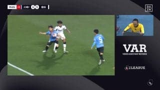 「なんで取り消し？」「どっちのPK？」両チーム入り乱れてピッチ上大混乱！磐田・ジャーメイン良の勝ち越し弾が“ダブルハンド疑惑”で取り消し→PK獲得へ　レフェリーも大慌ての珍場面