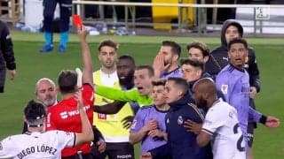 「近年最大のスキャンダル」マドリードMFの決勝ゴールが取り消し→猛抗議→レッドカードの一部始終！審判は「攻撃的な態度で侮辱的な言葉を繰り返し叫んだ」と主張するが…