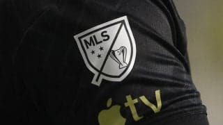 開始4分で雷により中断…1時間に再開したら今度は衝撃の銀世界に!? MLSの試合で珍事が発生