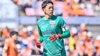 「パパにそっくりですね」35歳の誕生日を迎えたGK権田修一の父子“膝乗り”ツーショット”が癒される！「可愛いご子息と、お父さんの優しい笑顔！」などの声