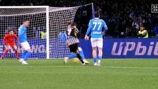 「天才きた！」「いかちぃ！」地を這う股抜きゴラッソが炸裂した瞬間 ユヴェントスFWの超精密な右足一閃にファン大興奮「そこ通すか」「コース完璧」