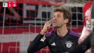 審判の判定にブチギレ！「ちゃんと見ろよ」「どこに目ついてるんだ！」血管が切れるレベルに大激怒する瞬間　倒されたバイエルンFWがノーファウルに荒れ狂う！PK獲得か？ギリギリのプレー