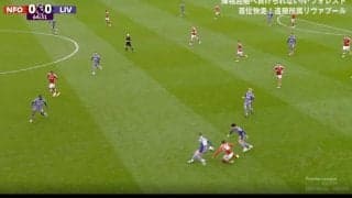 「やりたい放題だな！」「もはや意味不明」リバプール遠藤航が痛恨のパスミス！→自分のミスを速攻で回収する“強烈タックル”を炸裂した瞬間　ファンが総ツッコミした“自作自演”デュエル