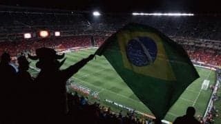 敵味方にピッチで引きずられ…18歳青年の奇妙なプロデビュー戦「何ひとつ理解できなかったよ(笑)」