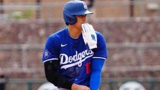 両手ヒラリ…大谷翔平の“祝福ポーズ”が「かわいい」　塁上での喜びに日米注目