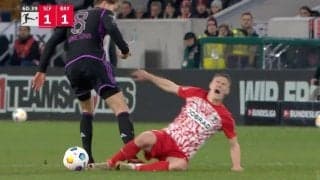 まさかの逆ギレ… あれでファウルかよ！審判どこ見てんだよ！ “強烈タックル”で2人連続吹っ飛ばした瞬間　バイエルンの闘将が怖すぎるディフェンス