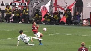 「は？これがファウル？」「突っ込んだもん勝ちやな」浦和vs東京V戦、物議を醸した“PK献上”シーンに元日本代表が言及「スライディングの選択をしてはいけない」「リスク高いプレー」