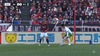 「なんでJリーグの審判はハンド取らんのや？」日本代表MF伊藤敦樹のパスが相手選手の手に当たっていてもノーホイッスル…物議を醸すハンド疑惑の瞬間