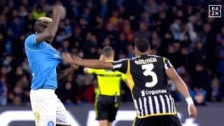 「妖怪大戦争」「掴みすぎやぞ」怪物FWと武闘派DFがド迫力バトル！ ユニホームを引っ張る→全力パンチを見舞うバチバチ対決の一部始終…セリエA因縁の一戦が燃え上がる